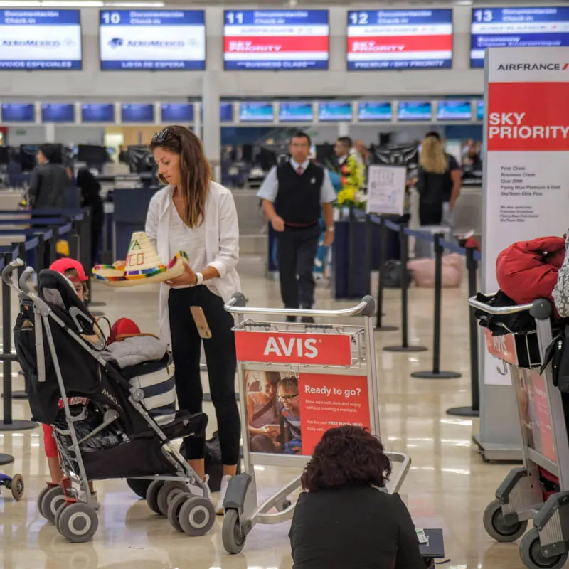 tourists in cancun airport