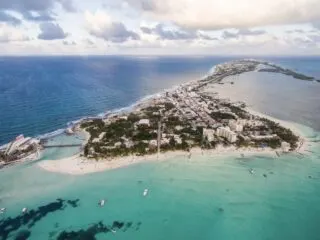 3 islands close to cancun feat