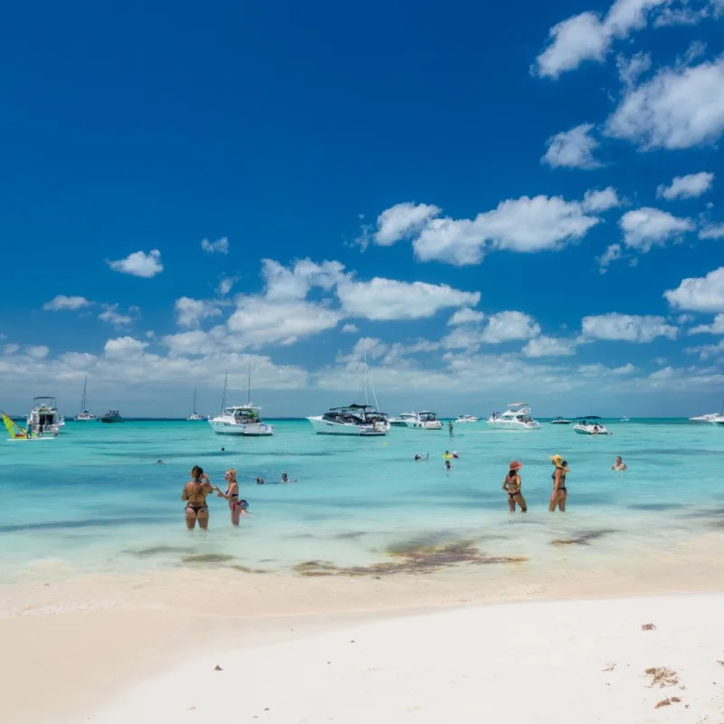 Isla Mujeres Tourists