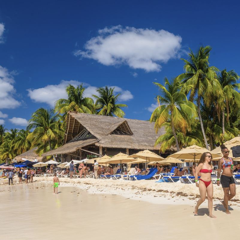 cancun beach tourists