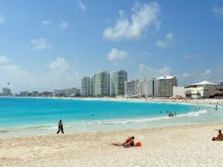 Cancun Beaches Will Be Sargassum Free For At Least Three More Months