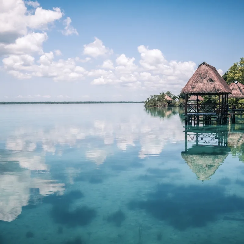 bacalar lagoon hut