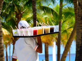 Cancun Hospitality Staff Are Some Of The Best In The World, Here's Why