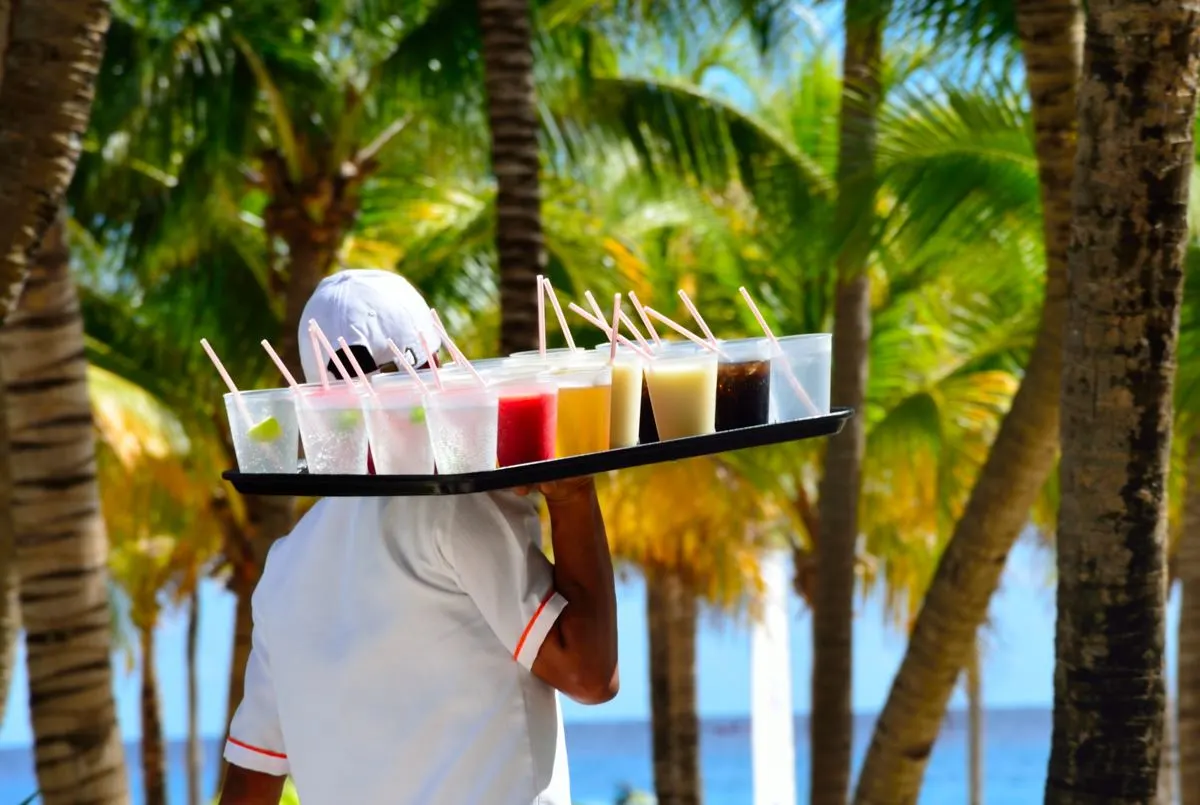 Cancun Hospitality Staff Are Some Of The Best In The World, Here's Why