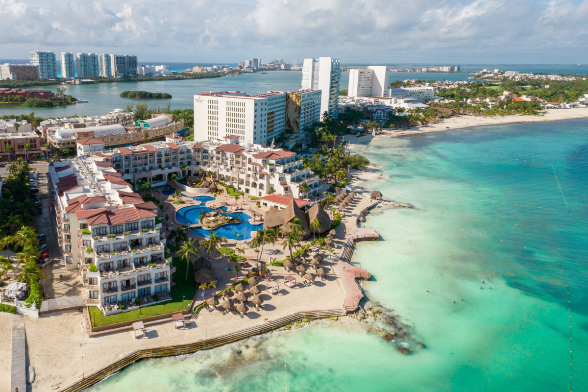 Cancun Tourists Booking Hotels Near The Airport For Their Last Nights ...