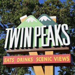 Popular Twin Peaks Sports Bar Chain Opens New Cancun Location - Cancun Sun