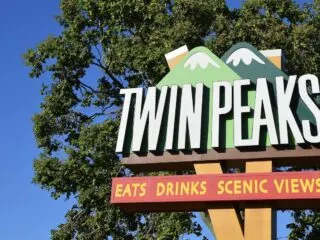 Popular Twin Peaks Sports Bar Chain Opens New Cancun Location feat