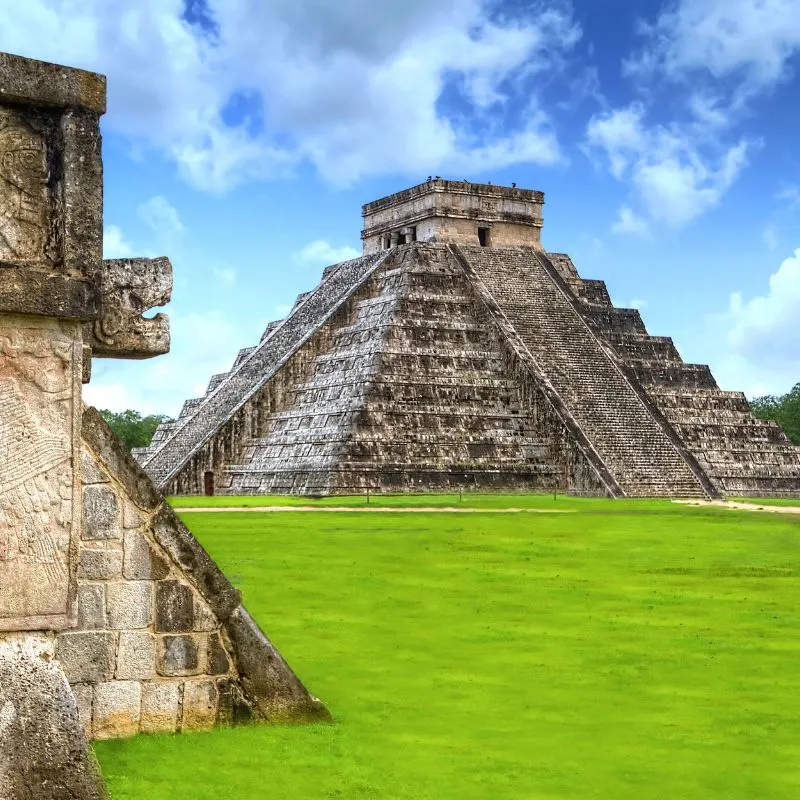 ancient mayan temple pyramid of Chichen Itza in Mexico.