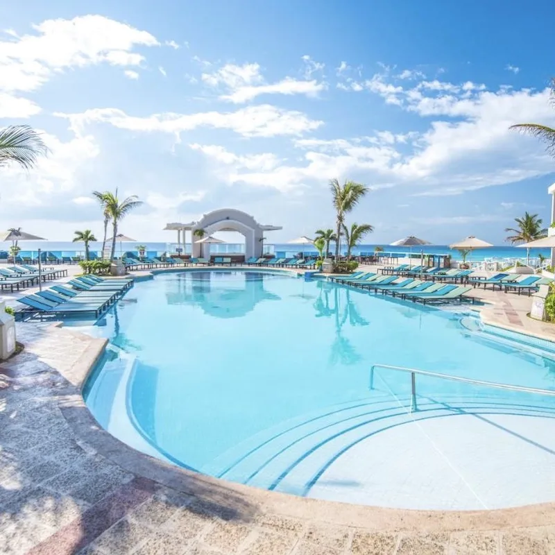 wyndham alltra cancun pool