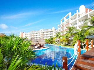 Cancun Hotels Are Packed With Americans and Canadians With 80% Of Rooms Booked