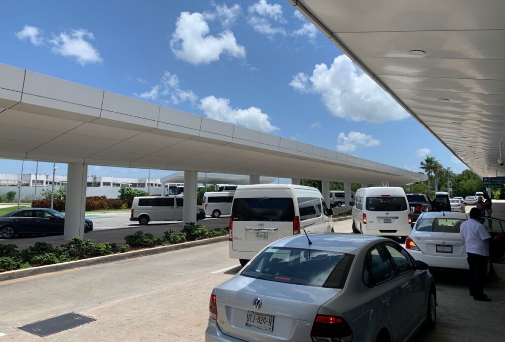 Taxi Drivers Block Tourists From Cancun Airport Access During Protests