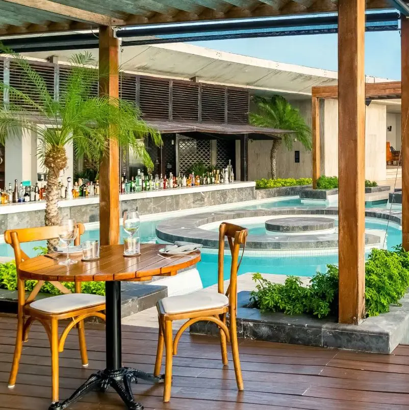 Cinco bar with pool and restaurant