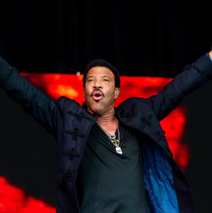 Lionel Richie Performing Live At A Show
