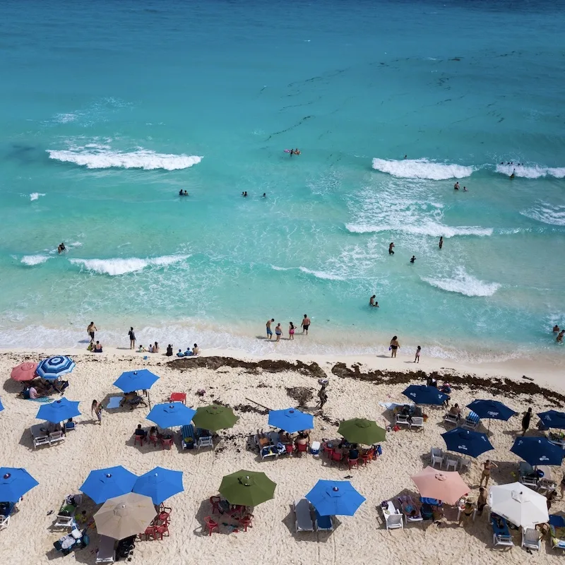 cancun busy beach