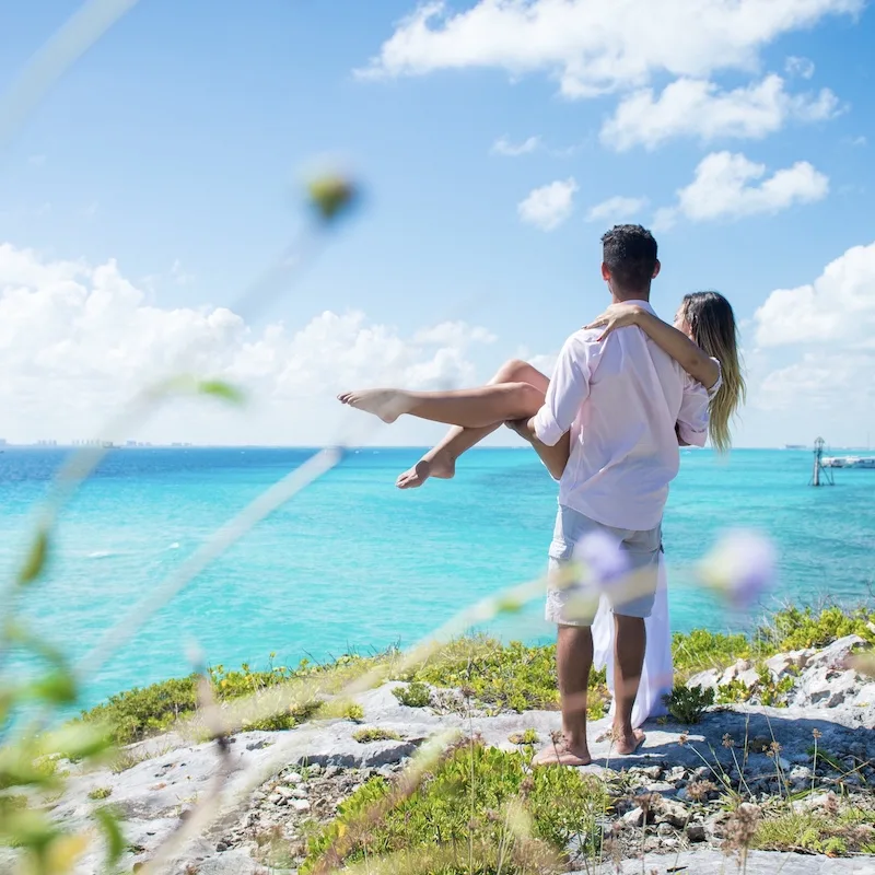 cancun couple cliff