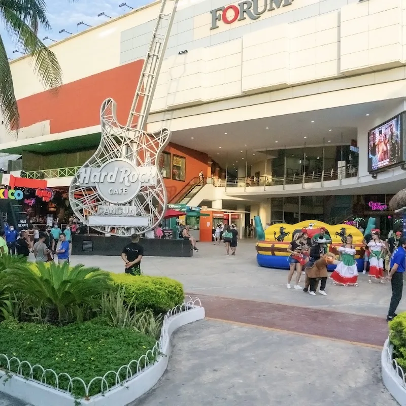 nightlife cancun