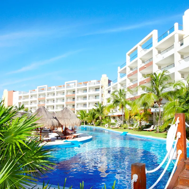 Cancun Hotels Are Packed With Americans and Canadians With 80% Of Rooms  Booked - Cancun Sun