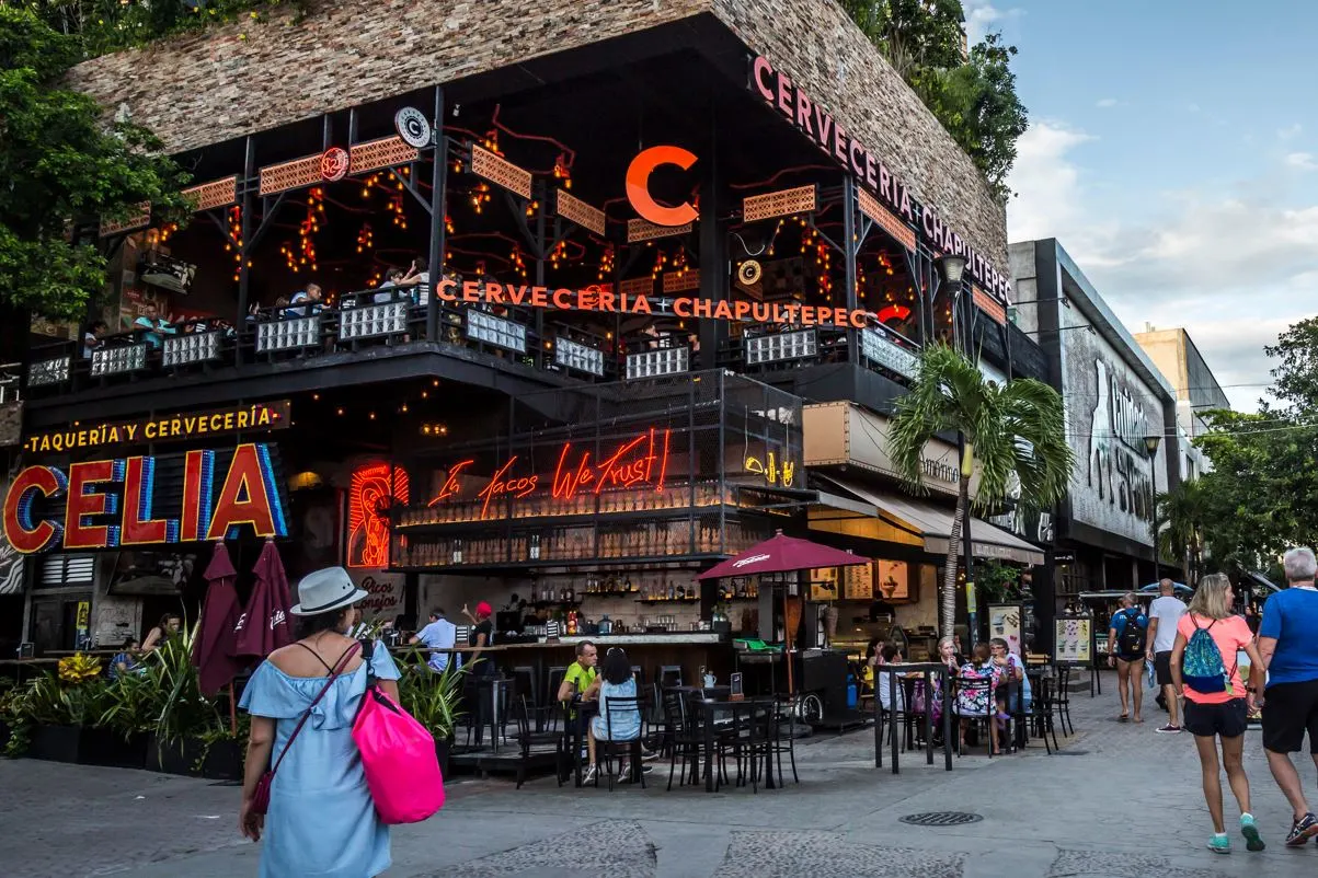 Tourists Should Expect To See Armed Military In Playa Del Carmen Bars & Nightclubs