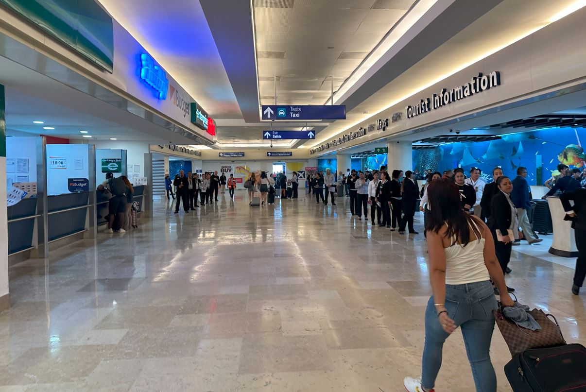 where to eat in cancun airport