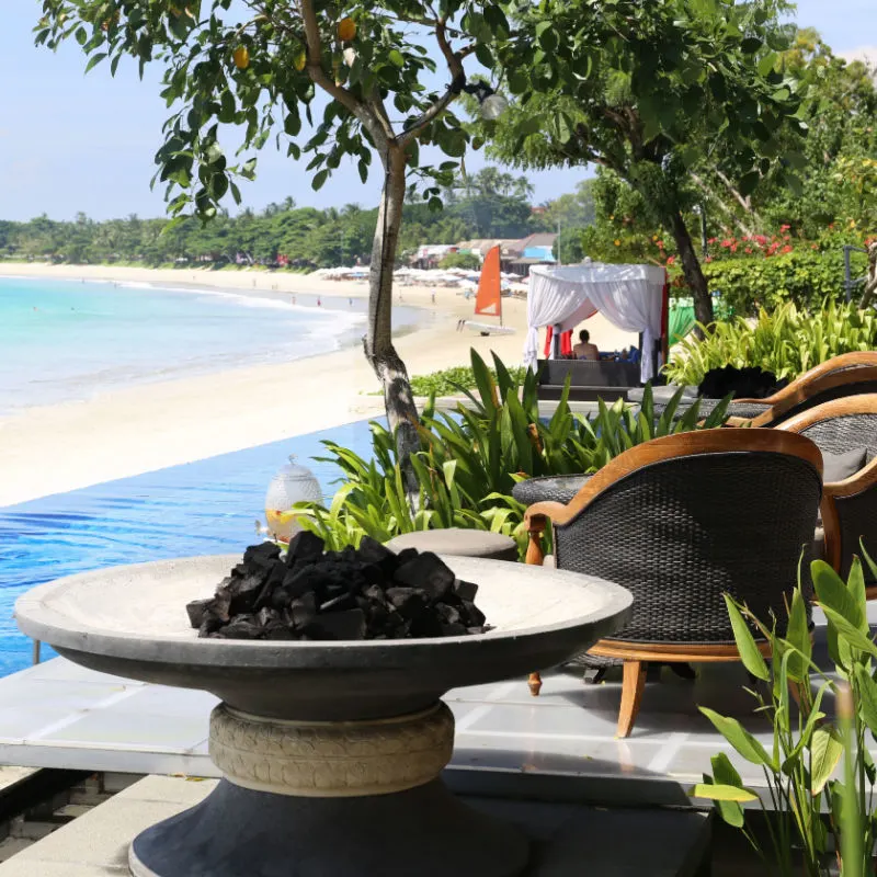 A resort restaurant by the sea in Cancun