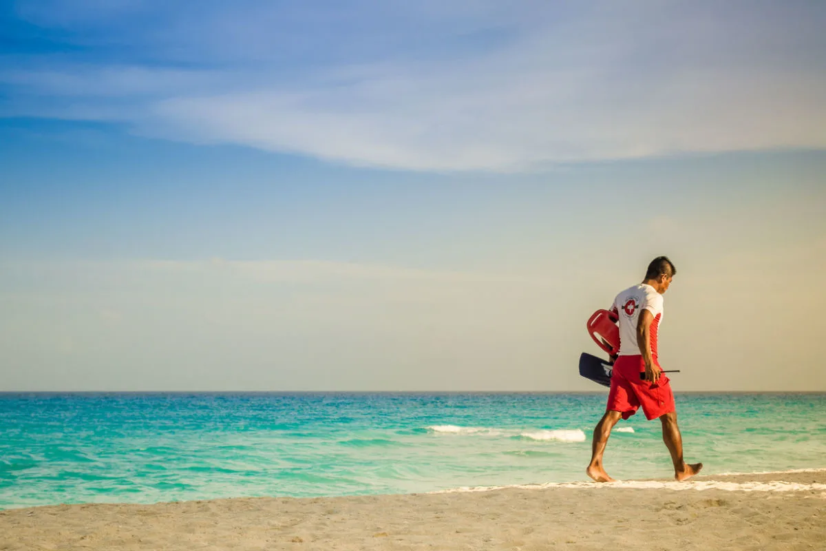 Cancun Lifeguards Rescue More Swimmers As Beaches Fill With Tourists