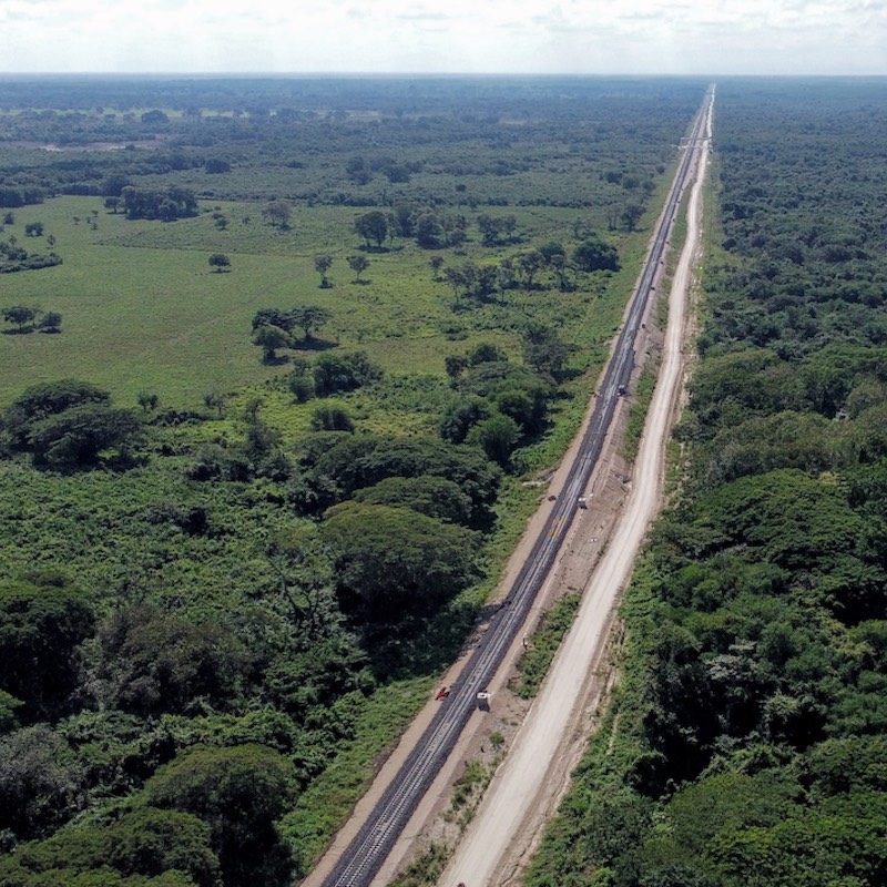 vista aérea de la construcción del Tren Maya cerca de Tabasco