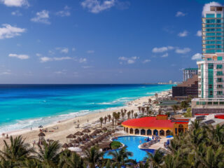 Cancun Hotels Remain Packed With Tourists Despite Travel Warnings