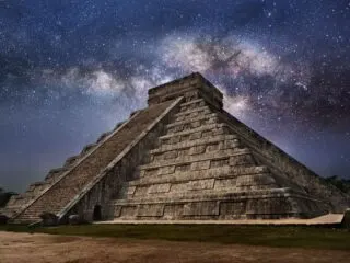 Chichen itza at night with the stars