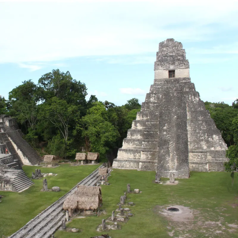 A Mayan temple in Tulum and smaller ruins 