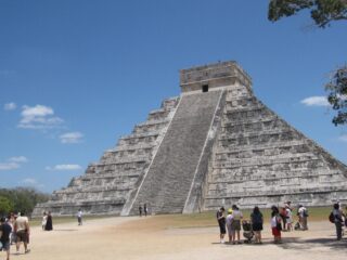 Yet Another Tourist Disrespects Famous Archaeological Site Of Chichen Itza By Climbing Pyramid