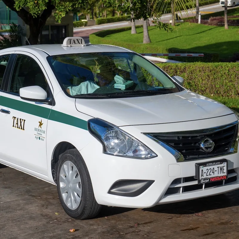 taxi in cancun