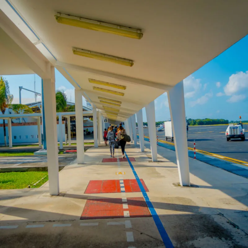 Walking path for the travelers at the Airport of Cozumel 