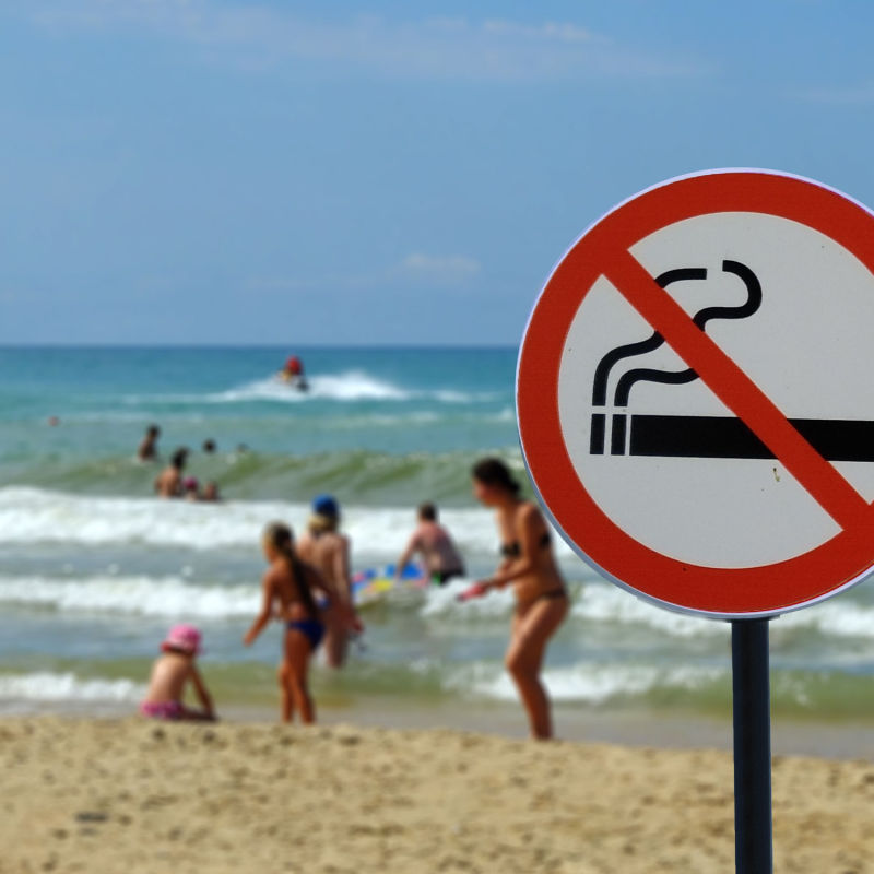 Cancn's new anti-smoke law on beach