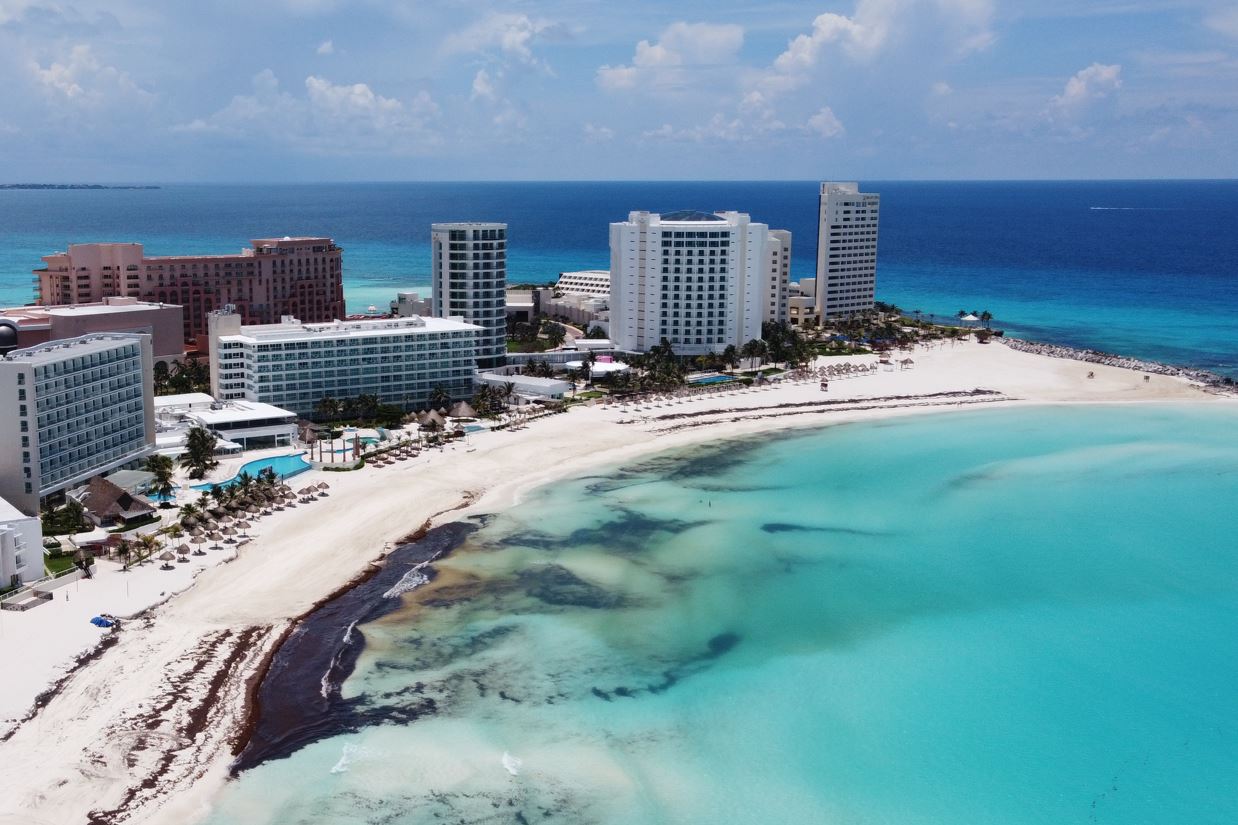 Mexican Navy Deployed To Clear Sargassum Seaweed From Cancun Beaches ...