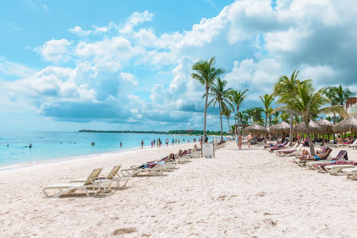 cancun public beach