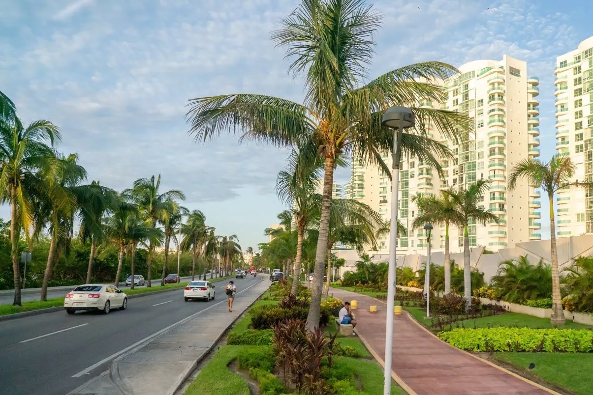 Tourists At This Popular Cancun Resort Left Without Transport After Taxi Blockade