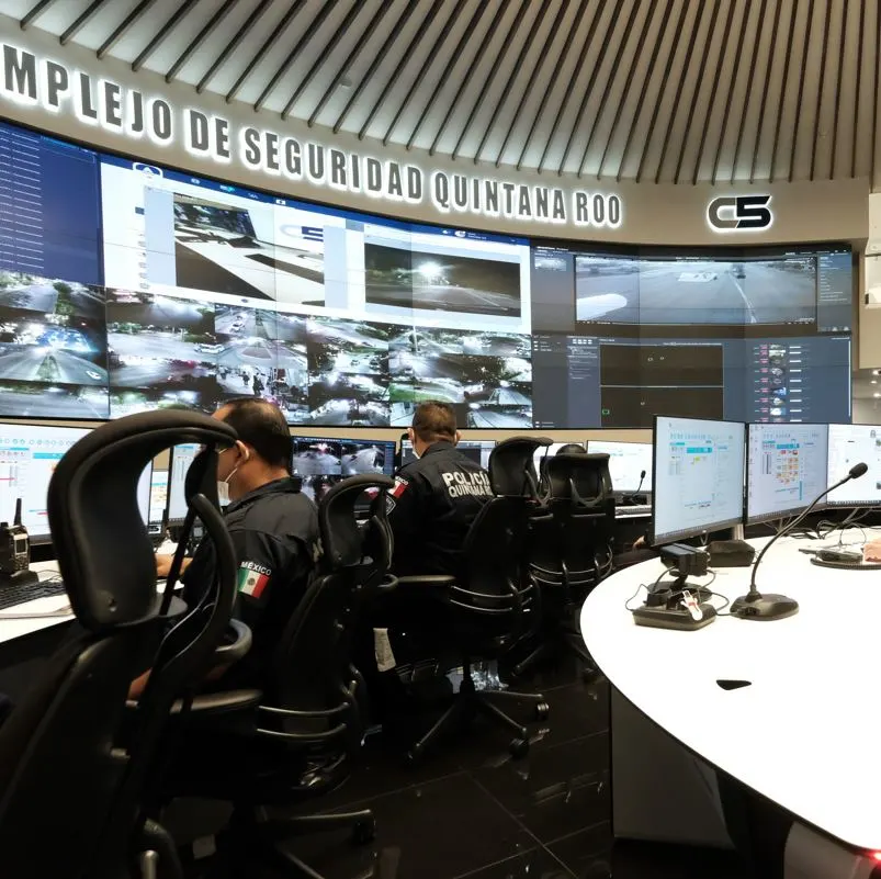 the c5 unit in cancun with police officers