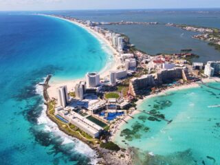 Cancun Hotel Zone Fire Forces Tourists To Evacuate To Nearby Hotels