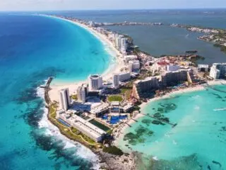 Cancun Hotel Zone Fire Forces Tourists To Evacuate To Nearby Hotels