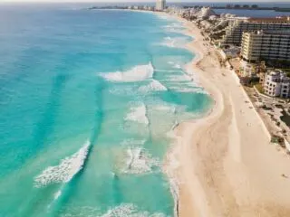 Cancun Travelers Urged To Respect Lifeguard Commands Amid Dangerous Conditions