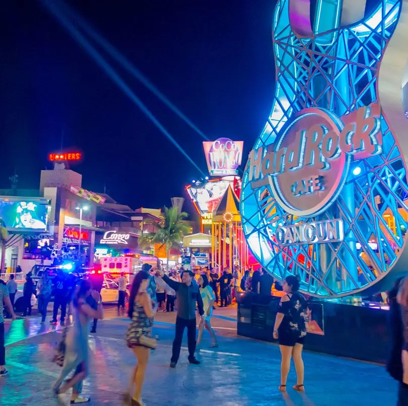 People in cancun at night