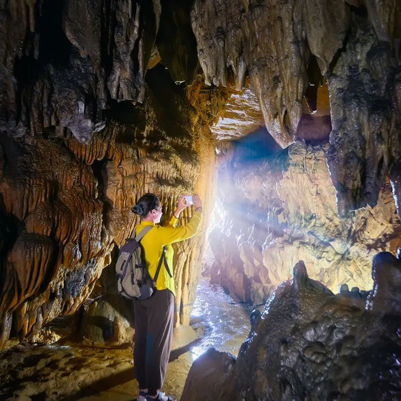 La mujer en la cueva