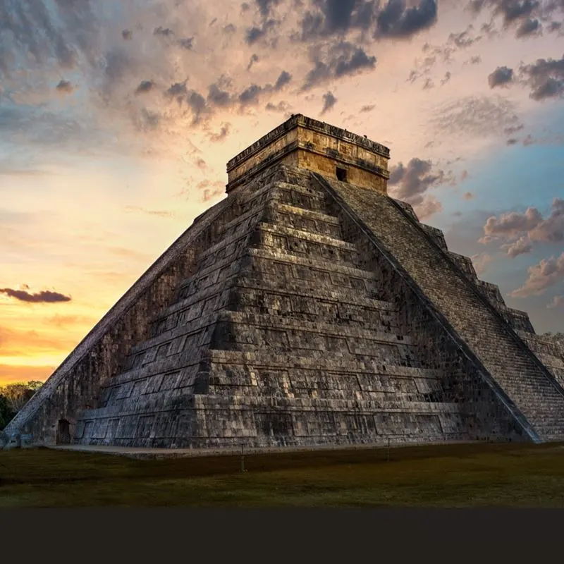 pyramid-of-kukulkan-at-evening-chichen-itza