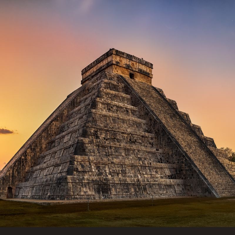pyramid-of-kukulkan-at-sunset-chichen-itza