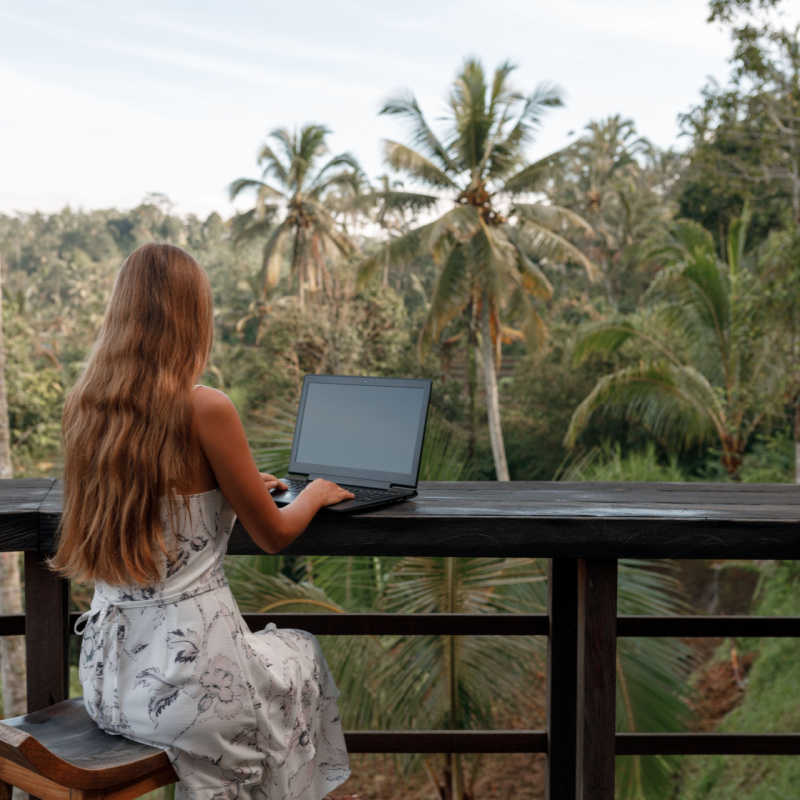 A female digital nomad in the Mexican Caribbean 