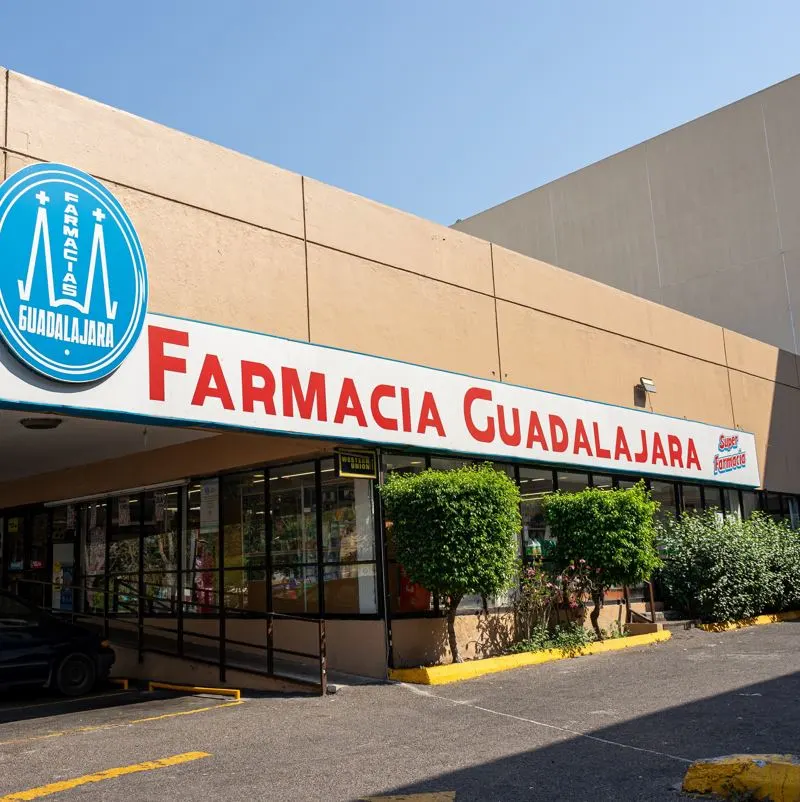 a farmacia guadalajara sign 