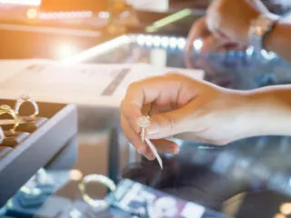 Jeweler Near Cancun Sells Fake Jewelry To American Tourist For Hundreds — Here's How To Spot The Scam