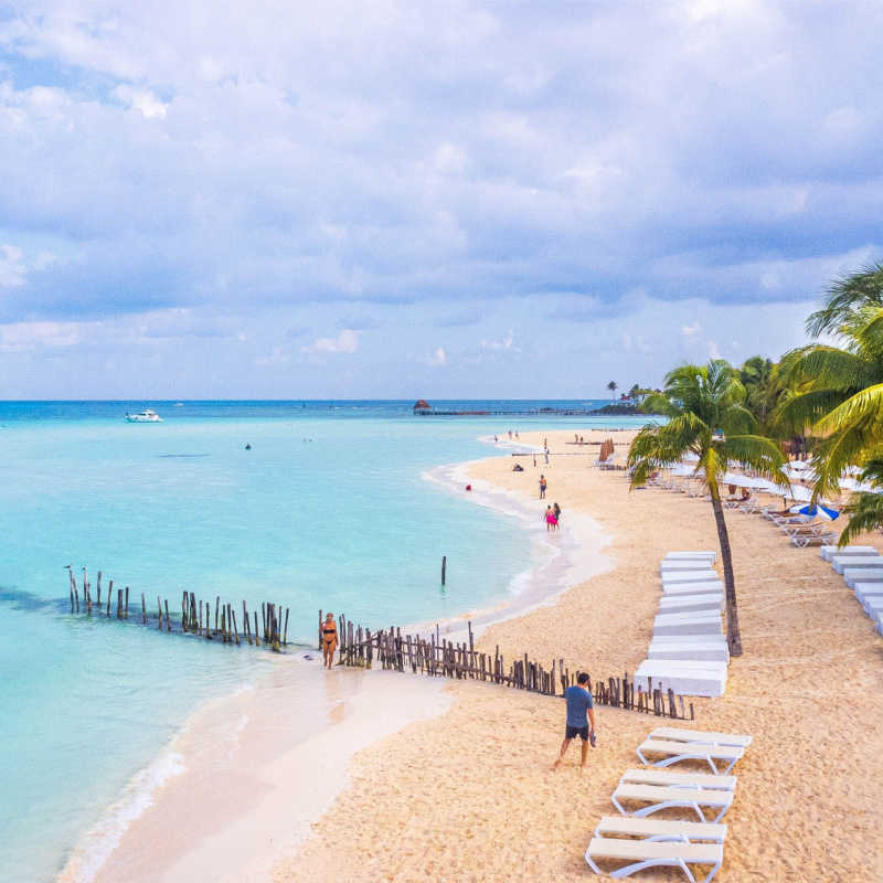 a white-sand beach in isla mujeres without people 
