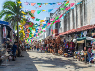 Playa Del Carmen Ensuring Street Vendors Follow Rules For Better Tourist Experience 