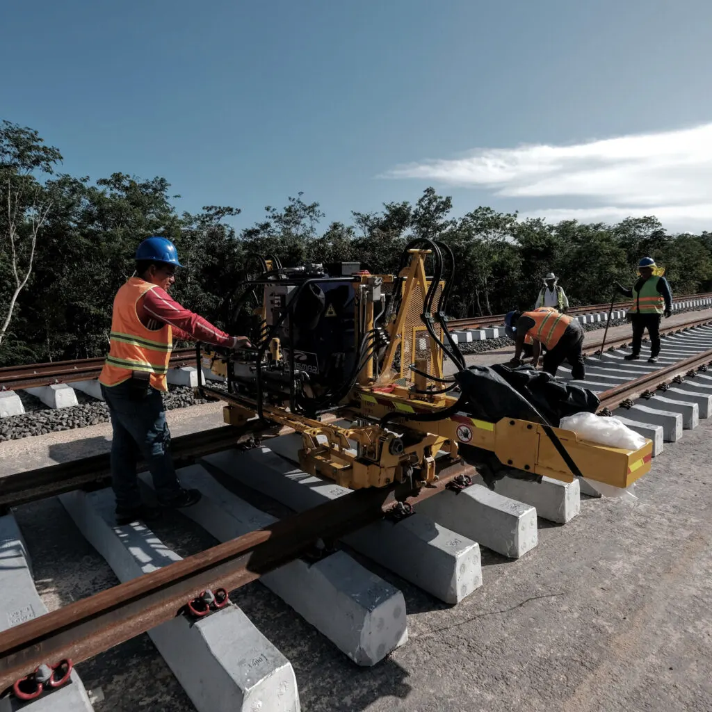workers building maya train cancun